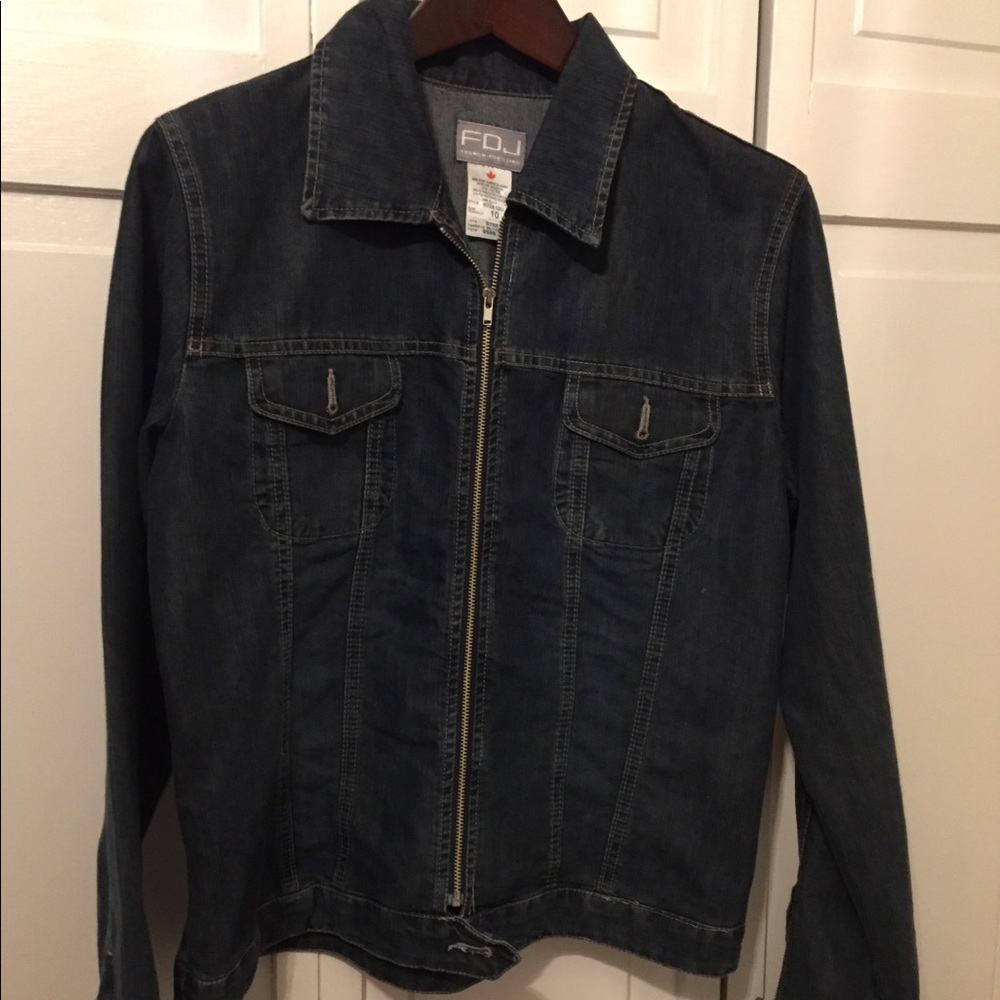 Blue jean short jacket with zipper